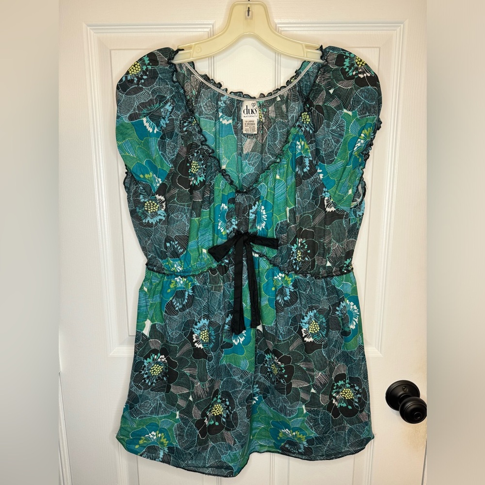 duo Maternity v-neck cotton blouse. Cap sleeves. XL. Blue green floral print
